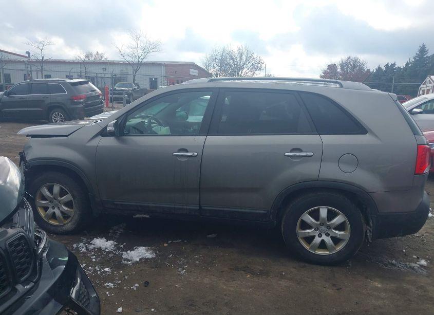 Photo 14 of 2012 Kia Sorento LX (VIN 5XYKT3A63CG286588)