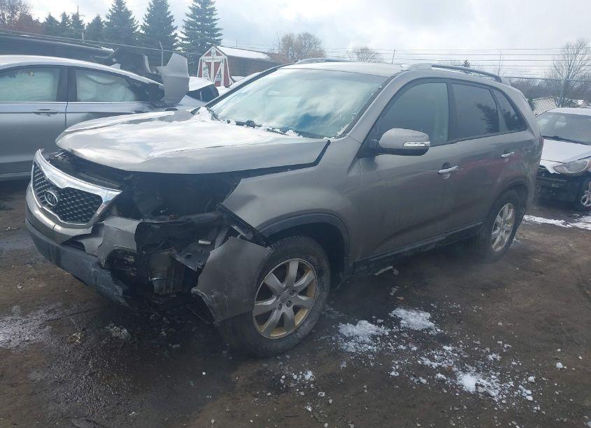 Photo 2 of 2012 Kia Sorento LX (VIN 5XYKT3A63CG286588)