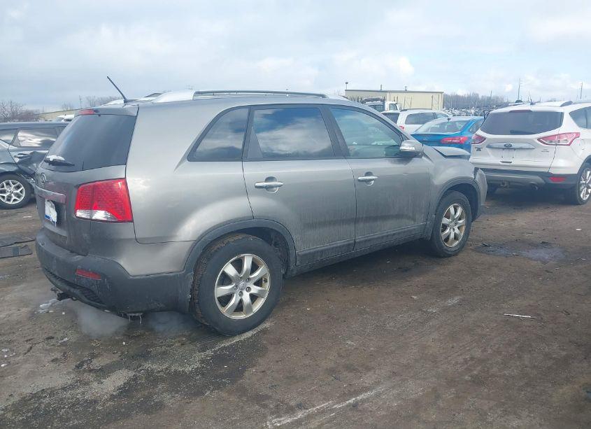 Photo 4 of 2012 Kia Sorento LX (VIN 5XYKT3A63CG286588)