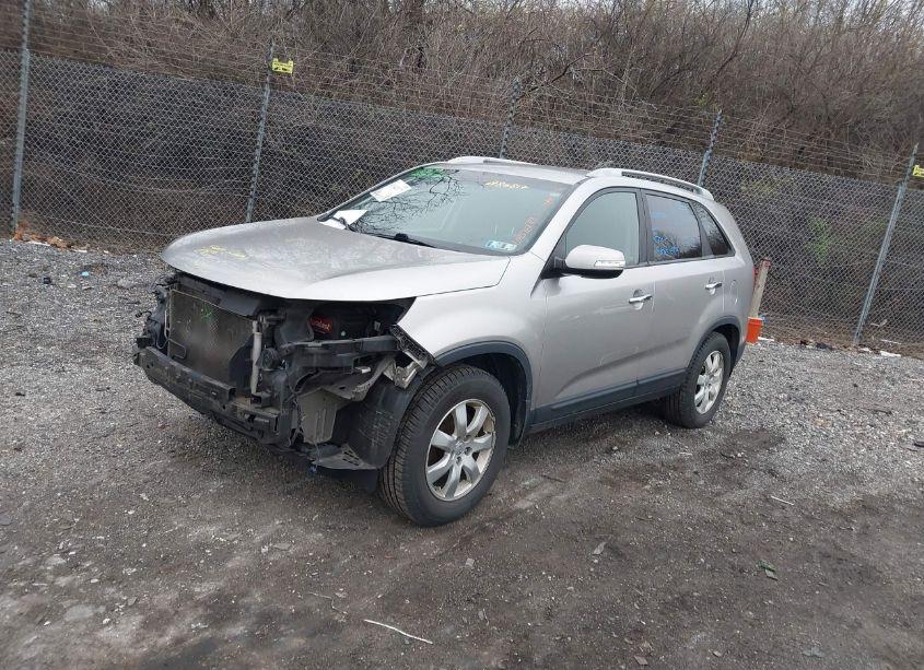 Photo 2 of 2012 Kia Sorento LX (VIN 5XYKT3A63CG286817)
