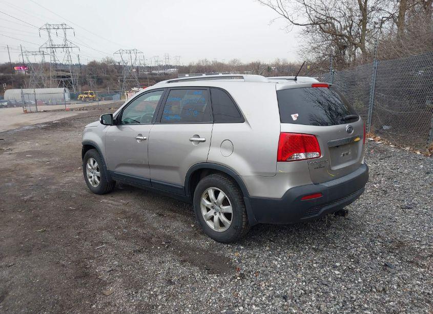 Photo 3 of 2012 Kia Sorento LX (VIN 5XYKT3A63CG286817)