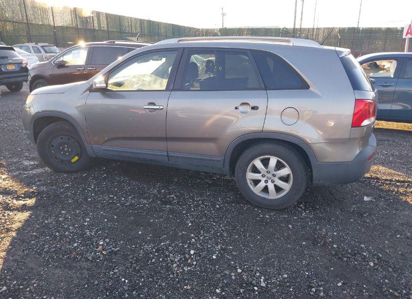 Photo 3 of 2012 Kia Sorento LX (VIN 5XYKT3A63CG294142)