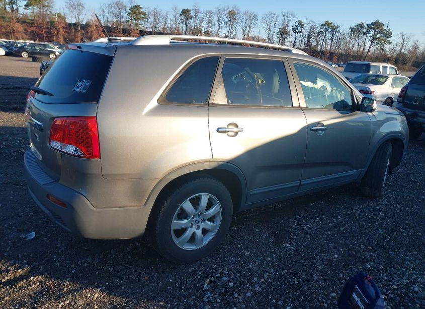 Photo 4 of 2012 Kia Sorento LX (VIN 5XYKT3A63CG294142)