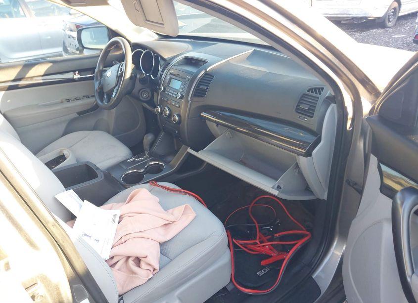 Photo 5 of 2012 Kia Sorento LX (VIN 5XYKT3A63CG294142)