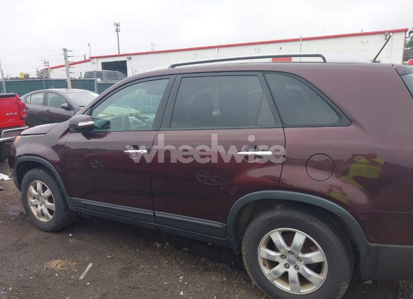 Photo 14 of 2013 Kia Sorento LX (VIN 5XYKT3A63DG321079)