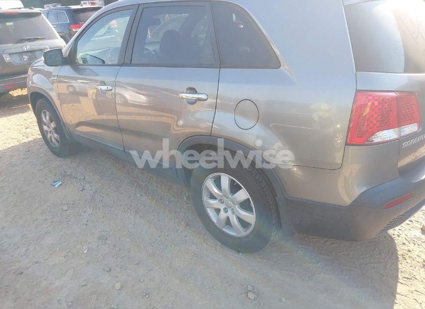 Photo 3 of 2013 Kia Sorento LX (VIN 5XYKT3A63DG339792)