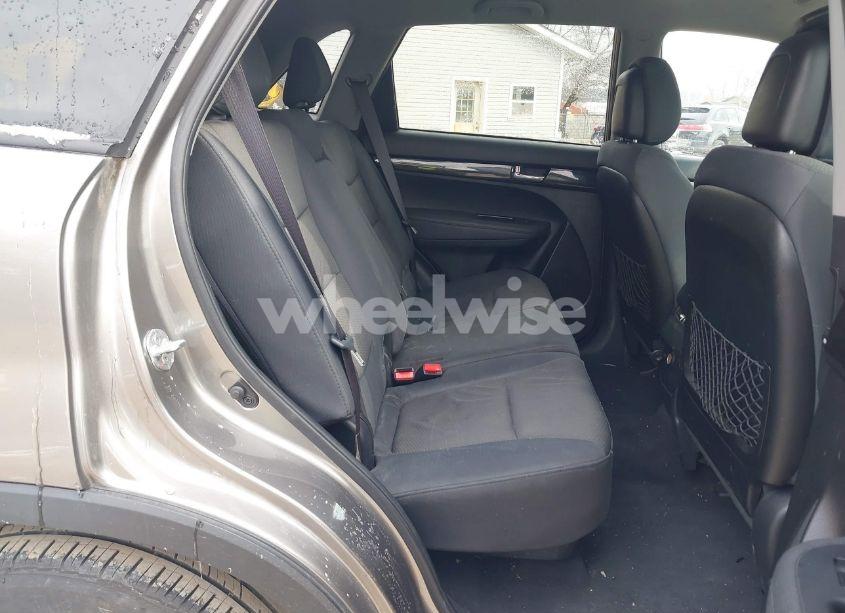 Photo 8 of 2013 Kia Sorento LX (VIN 5XYKT3A63DG355216)