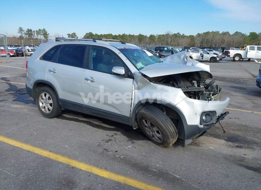 2013 Kia Sorento LX (VIN 5XYKT3A63DG381816) main photo