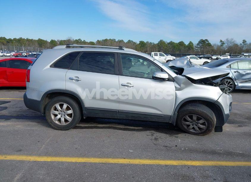 Photo 13 of 2013 Kia Sorento LX (VIN 5XYKT3A63DG381816)