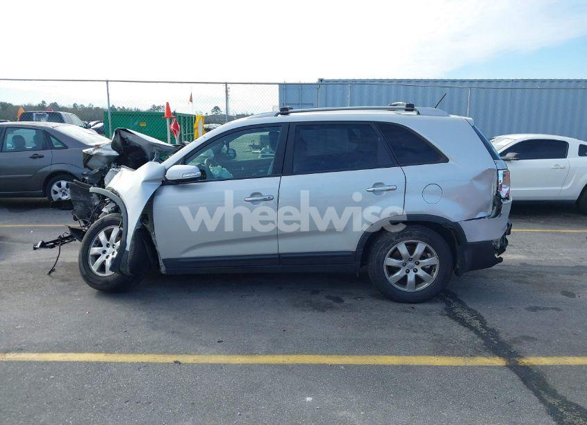 Photo 14 of 2013 Kia Sorento LX (VIN 5XYKT3A63DG381816)
