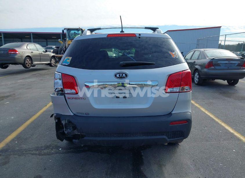 Photo 16 of 2013 Kia Sorento LX (VIN 5XYKT3A63DG381816)