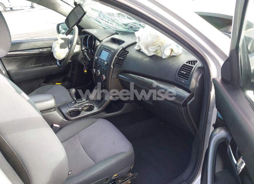 Photo 5 of 2013 Kia Sorento LX (VIN 5XYKT3A63DG381816)