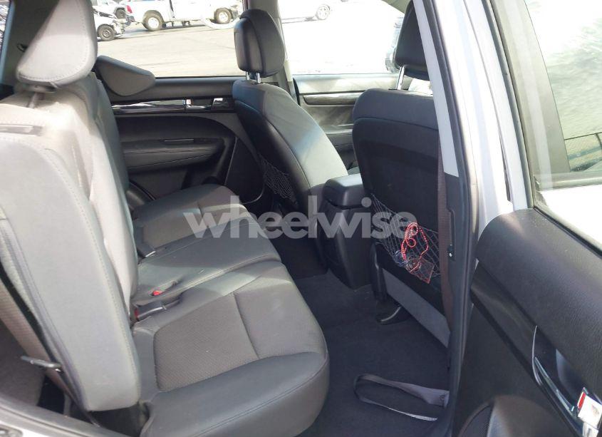 Photo 8 of 2013 Kia Sorento LX (VIN 5XYKT3A63DG381816)