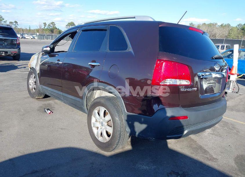 Photo 3 of 2013 Kia Sorento LX (VIN 5XYKT3A63DG386238)