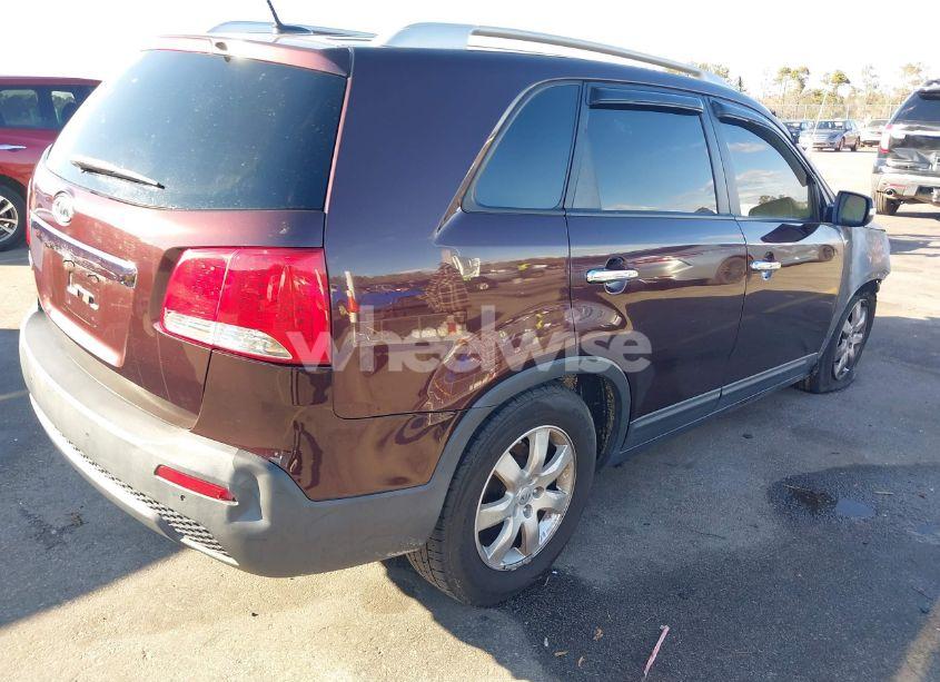 Photo 4 of 2013 Kia Sorento LX (VIN 5XYKT3A63DG386238)