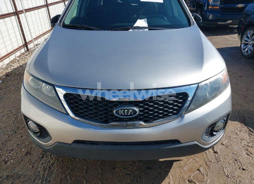 Photo 13 of 2013 Kia Sorento LX (VIN 5XYKT3A63DG424793)