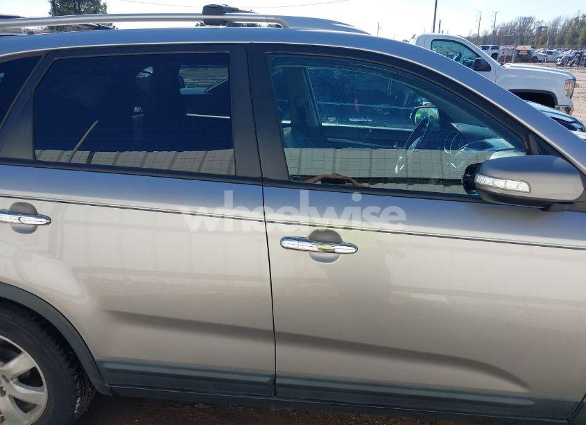 Photo 14 of 2013 Kia Sorento LX (VIN 5XYKT3A63DG424793)