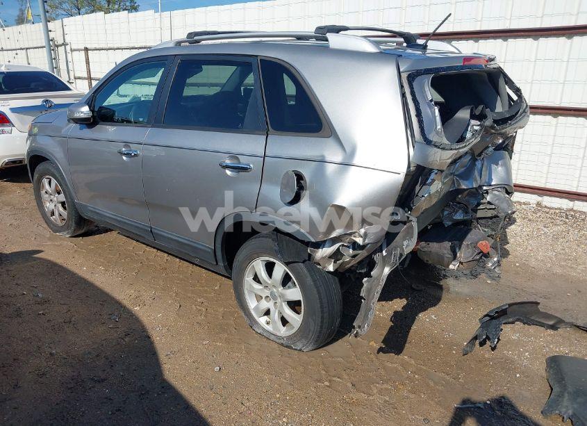 Photo 3 of 2013 Kia Sorento LX (VIN 5XYKT3A63DG424793)