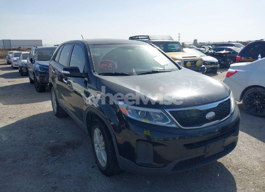 2014 Kia Sorento LX (VIN 5XYKT3A63EG421961) main photo