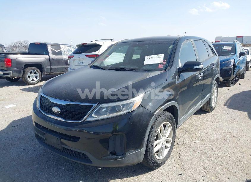 Photo 2 of 2014 Kia Sorento LX (VIN 5XYKT3A63EG421961)