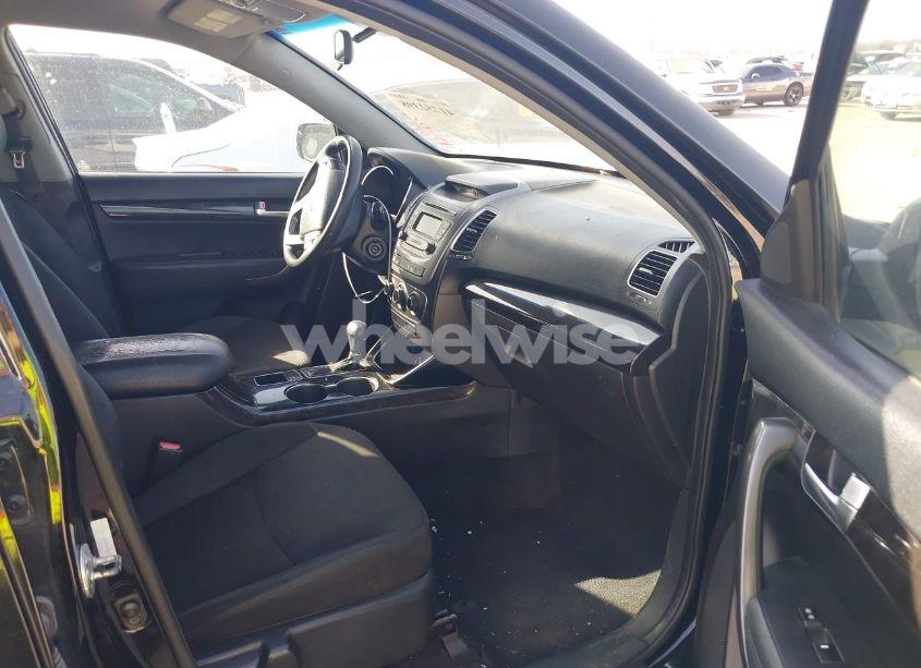 Photo 5 of 2014 Kia Sorento LX (VIN 5XYKT3A63EG421961)