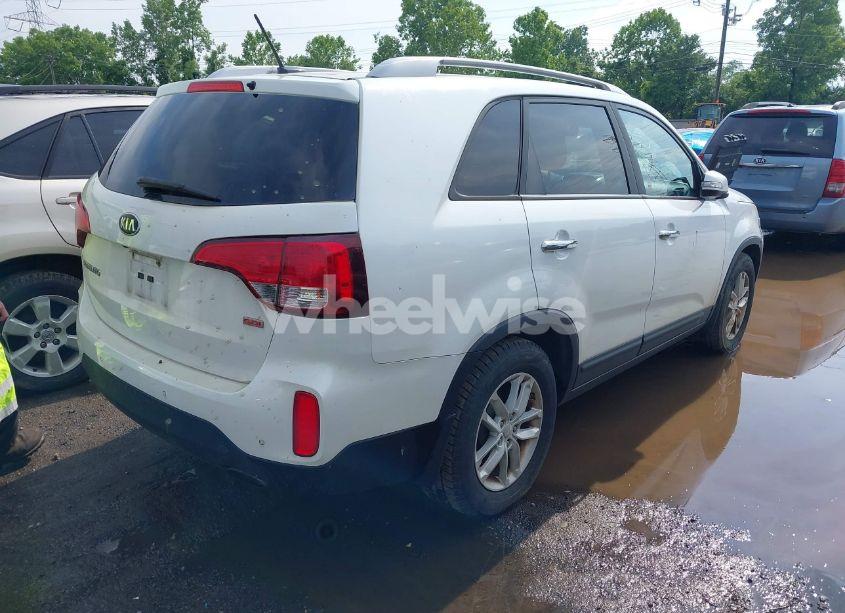 Photo 4 of 2014 Kia Sorento LX (VIN 5XYKT3A63EG449890)