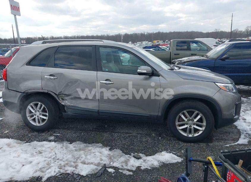 Photo 13 of 2014 Kia Sorento LX (VIN 5XYKT3A63EG478385)