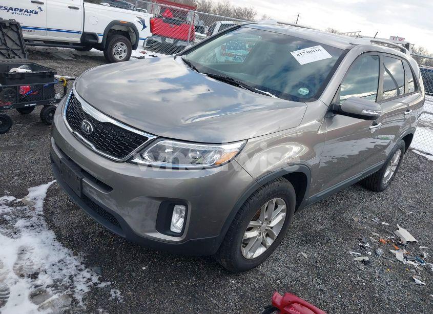 Photo 2 of 2014 Kia Sorento LX (VIN 5XYKT3A63EG478385)