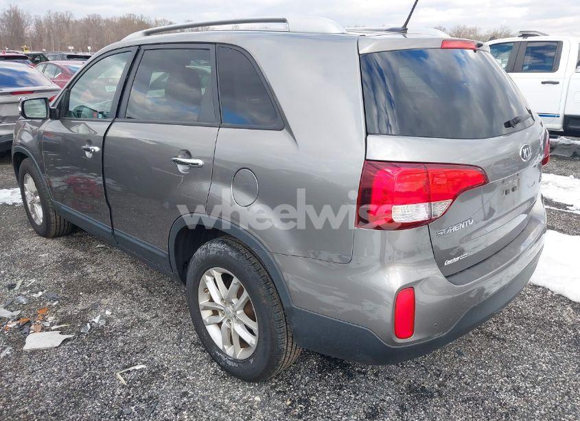 Photo 3 of 2014 Kia Sorento LX (VIN 5XYKT3A63EG478385)