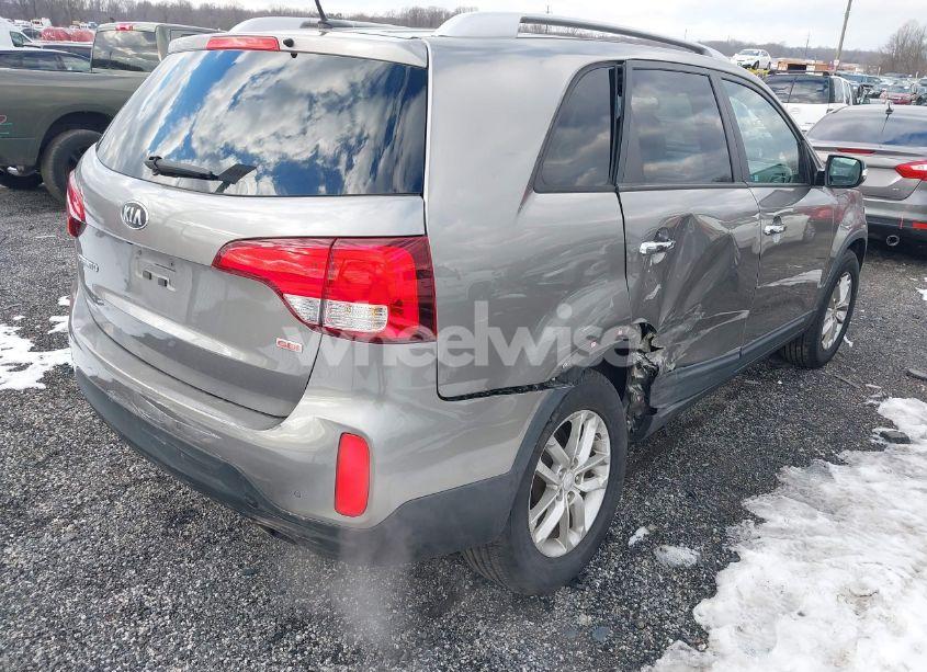 Photo 4 of 2014 Kia Sorento LX (VIN 5XYKT3A63EG478385)
