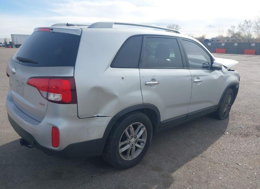 Photo 4 of 2014 Kia Sorento LX (VIN 5XYKT3A63EG484249)