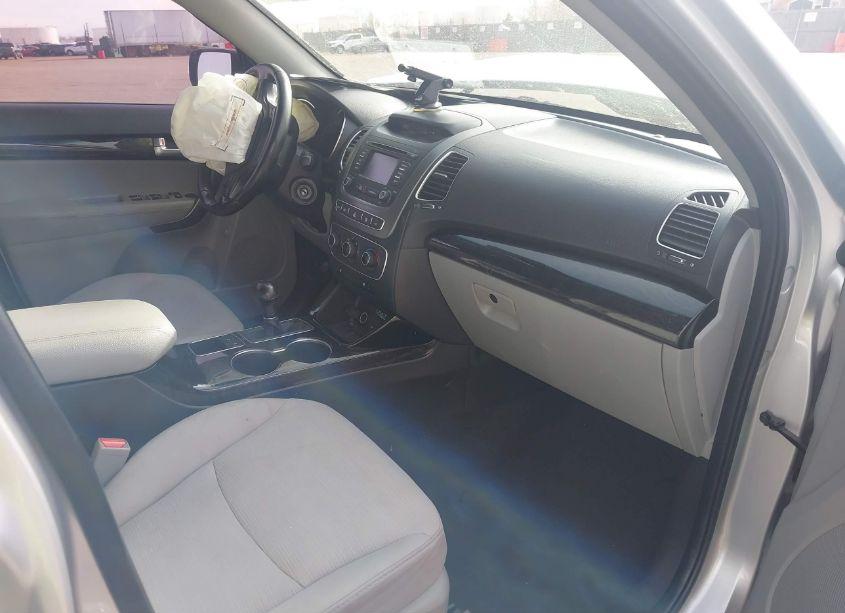 Photo 5 of 2014 Kia Sorento LX (VIN 5XYKT3A63EG484249)