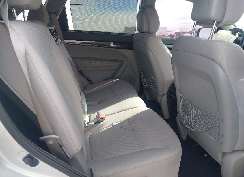 Photo 8 of 2014 Kia Sorento LX (VIN 5XYKT3A63EG484249)