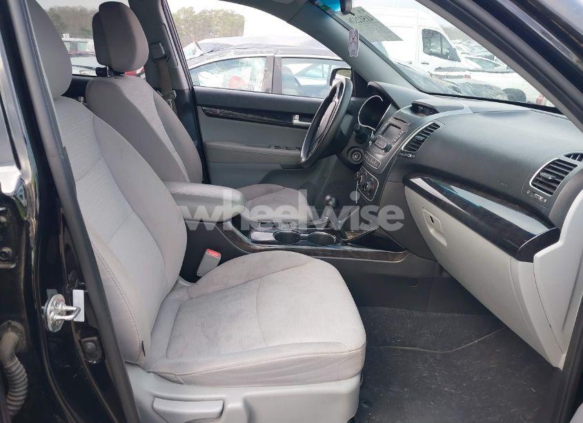 Photo 5 of 2014 Kia Sorento LX (VIN 5XYKT3A63EG485112)