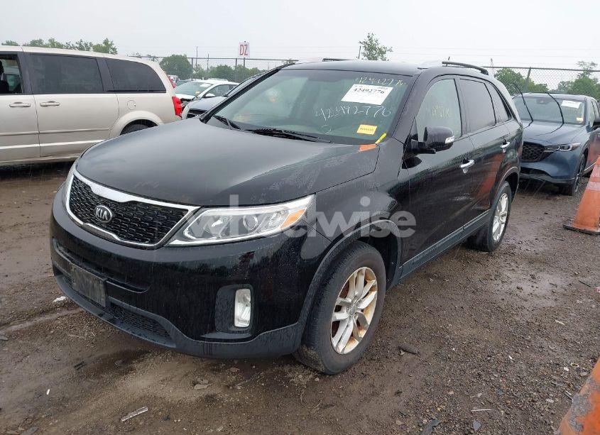 Photo 2 of 2014 Kia Sorento LX (VIN 5XYKT3A63EG508971)