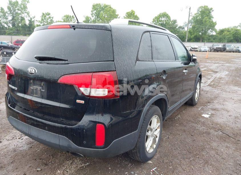 Photo 4 of 2014 Kia Sorento LX (VIN 5XYKT3A63EG508971)