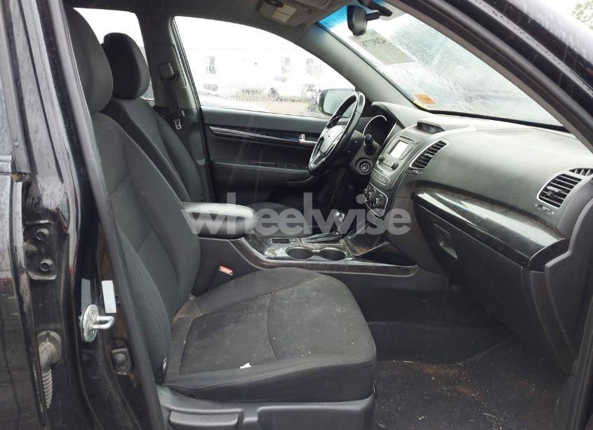 Photo 5 of 2014 Kia Sorento LX (VIN 5XYKT3A63EG508971)