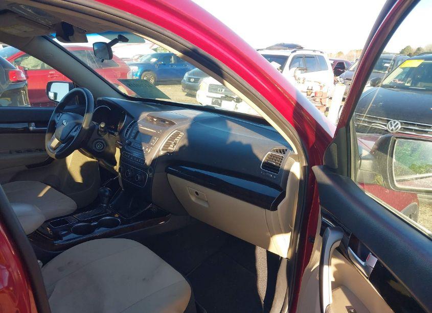 Photo 5 of 2014 Kia Sorento LX (VIN 5XYKT3A63EG518254)