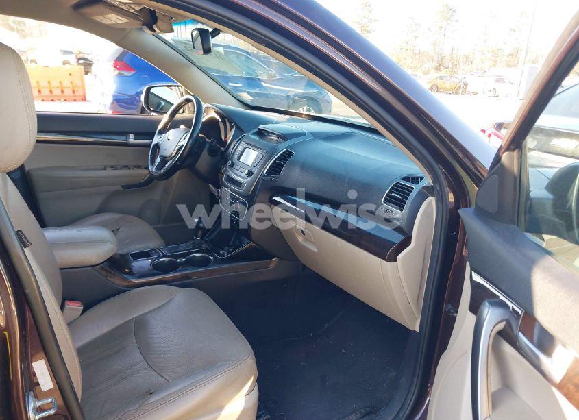 Photo 5 of 2014 Kia Sorento LX (VIN 5XYKT3A63EG538116)