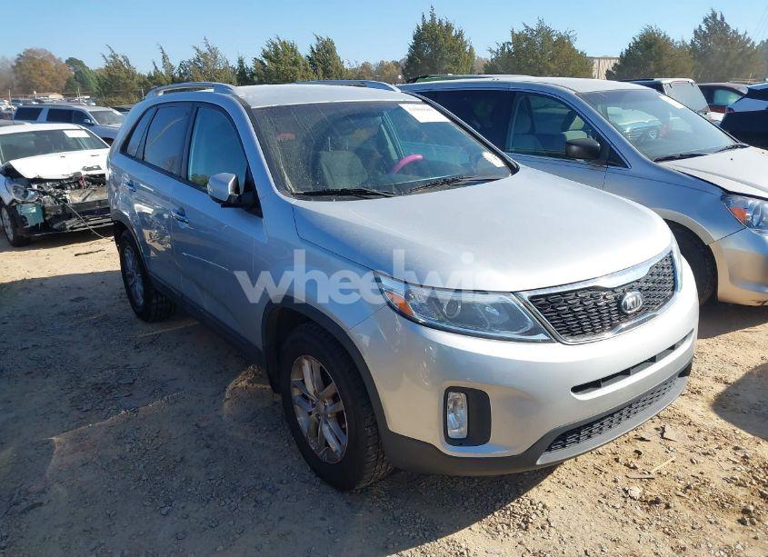 2015 Kia Sorento LX (VIN 5XYKT3A63FG551613) main photo