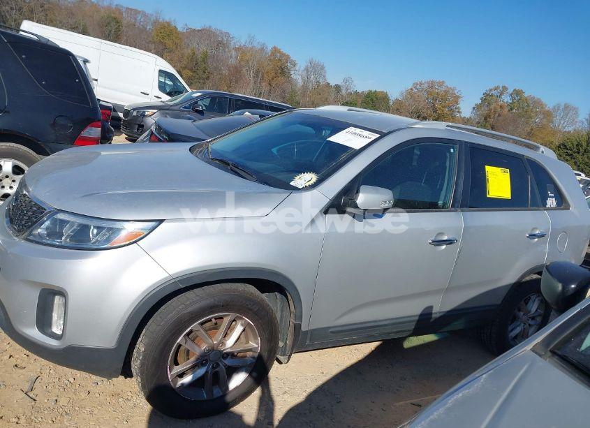 Photo 14 of 2015 Kia Sorento LX (VIN 5XYKT3A63FG551613)