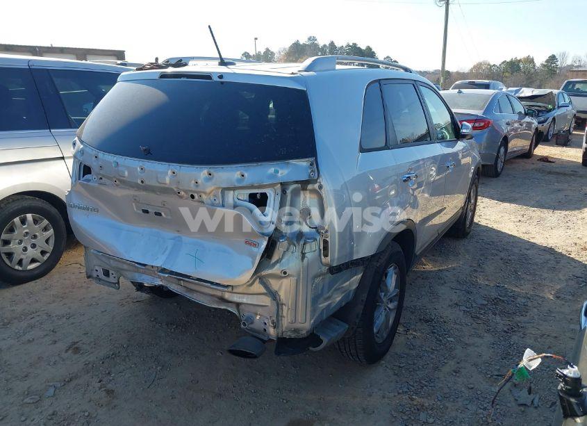 Photo 4 of 2015 Kia Sorento LX (VIN 5XYKT3A63FG551613)