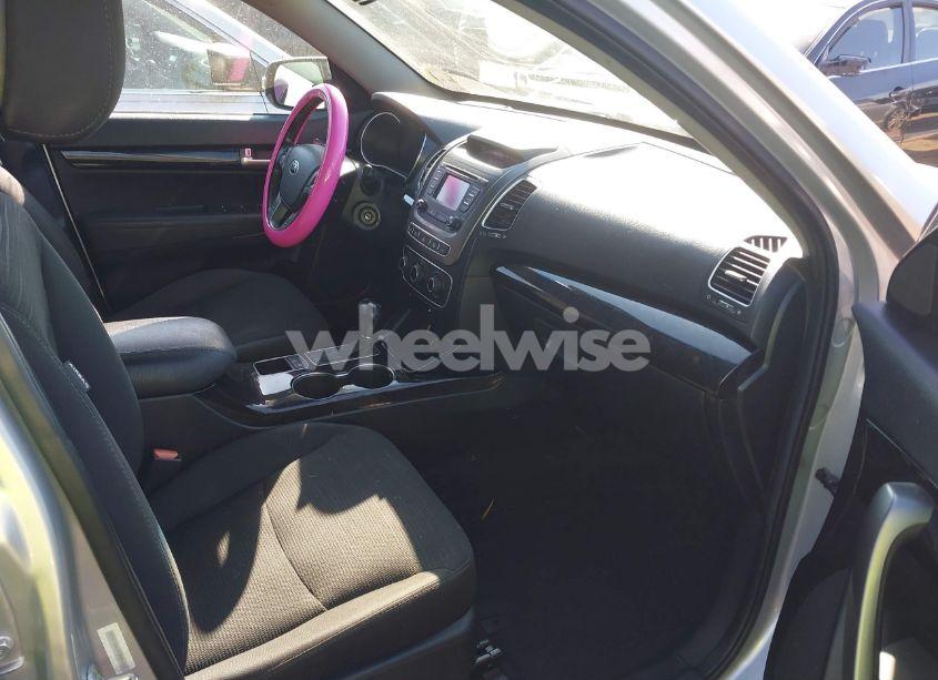 Photo 5 of 2015 Kia Sorento LX (VIN 5XYKT3A63FG551613)