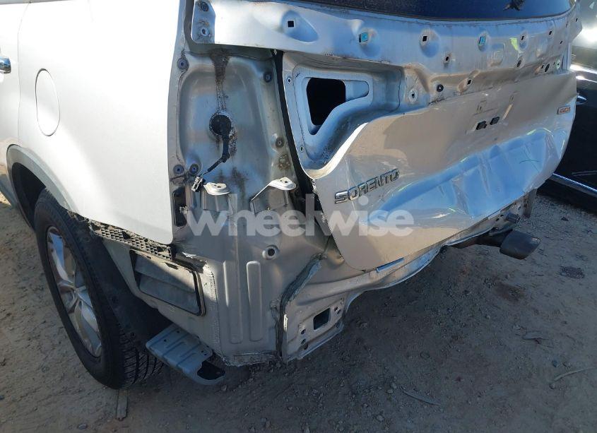 Photo 6 of 2015 Kia Sorento LX (VIN 5XYKT3A63FG551613)