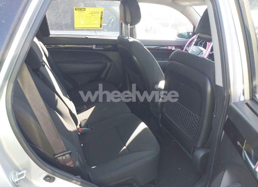 Photo 8 of 2015 Kia Sorento LX (VIN 5XYKT3A63FG551613)