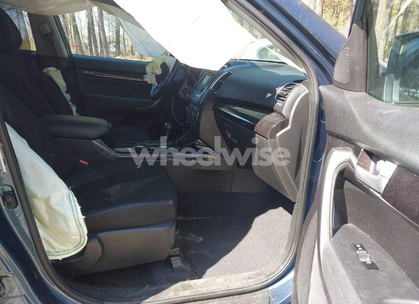 Photo 5 of 2015 Kia Sorento LX (VIN 5XYKT3A63FG580948)