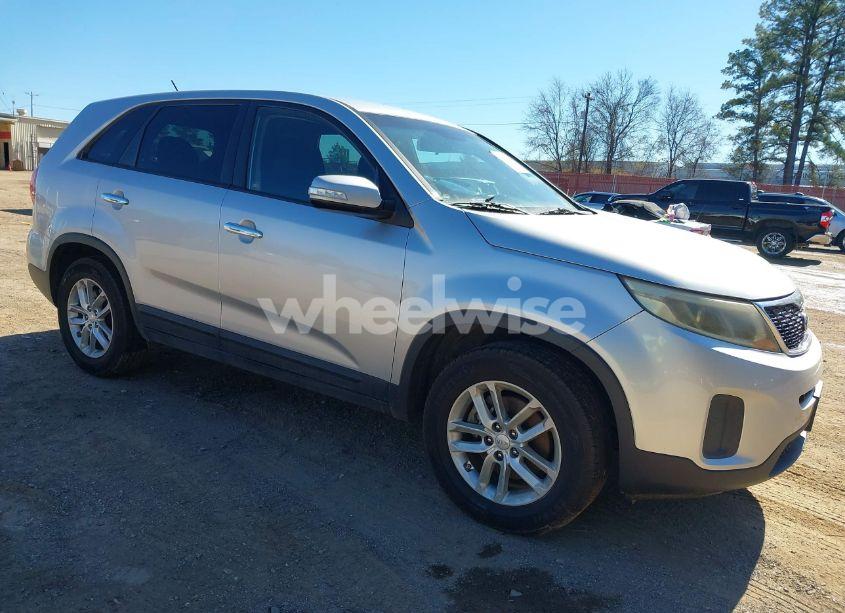 2015 Kia Sorento LX (VIN 5XYKT3A63FG595644) main photo