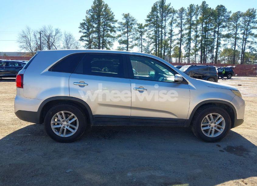 Photo 14 of 2015 Kia Sorento LX (VIN 5XYKT3A63FG595644)