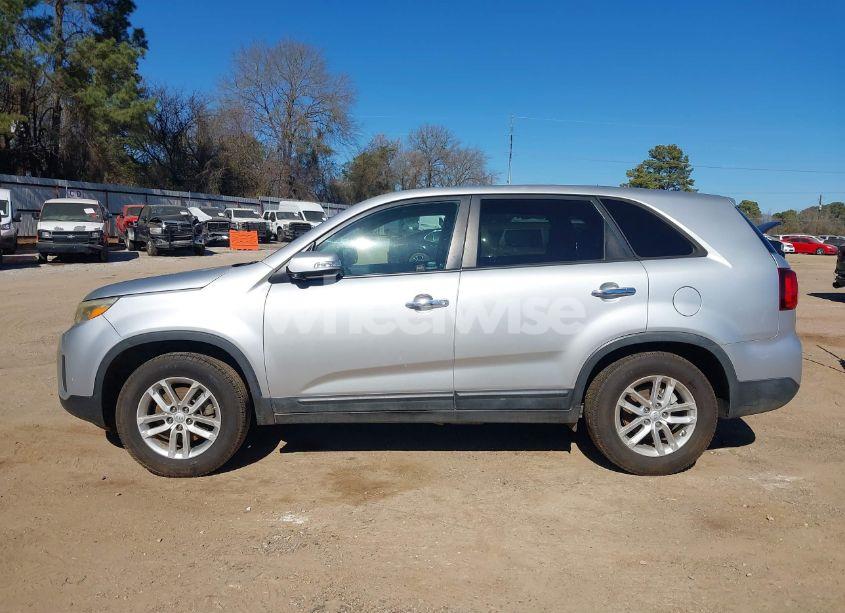 Photo 15 of 2015 Kia Sorento LX (VIN 5XYKT3A63FG595644)