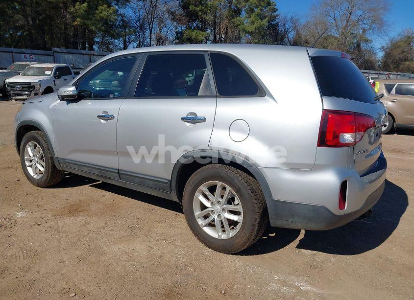 Photo 3 of 2015 Kia Sorento LX (VIN 5XYKT3A63FG595644)